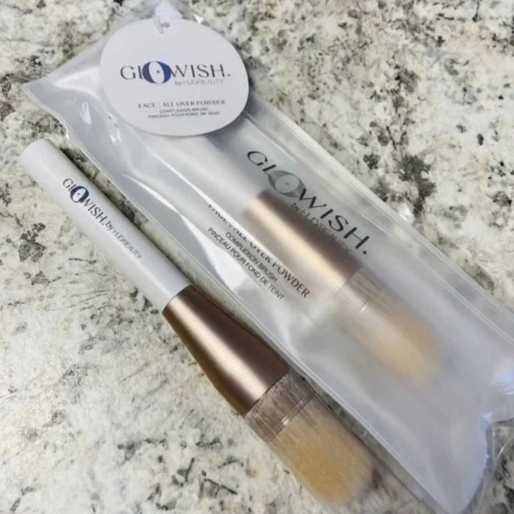 💎 HUDA BEAUTY GLOWISH Face All Over Powder Complexion Brush New/Sealed